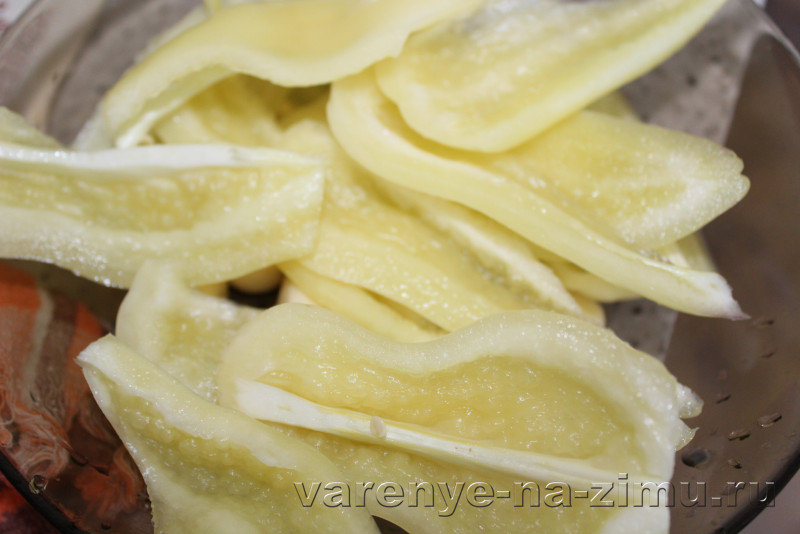 Помидоры маринованные на зиму очень вкусные сладкие в литровых банках без стерилизации: фото 3